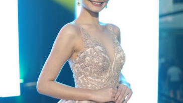 Angela Maria Robson 28